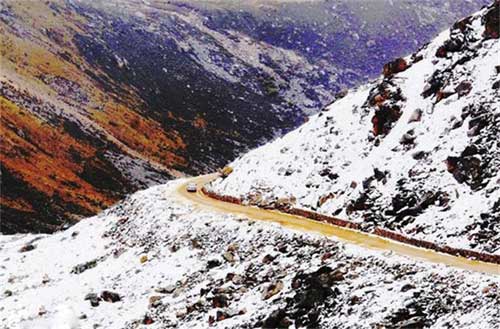 折多山大雪不斷，川藏游的旅客需要注意