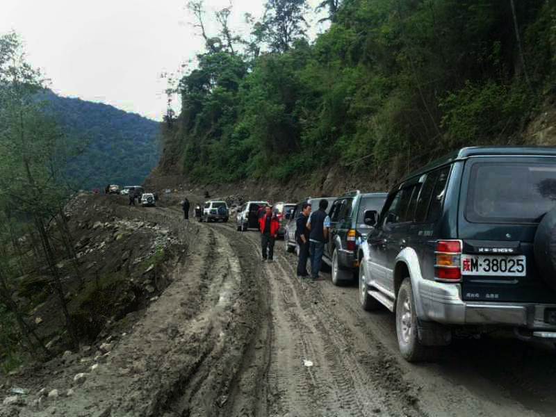 路況提醒丨318線巴塘至芒康道路中斷，現正在搶修中!