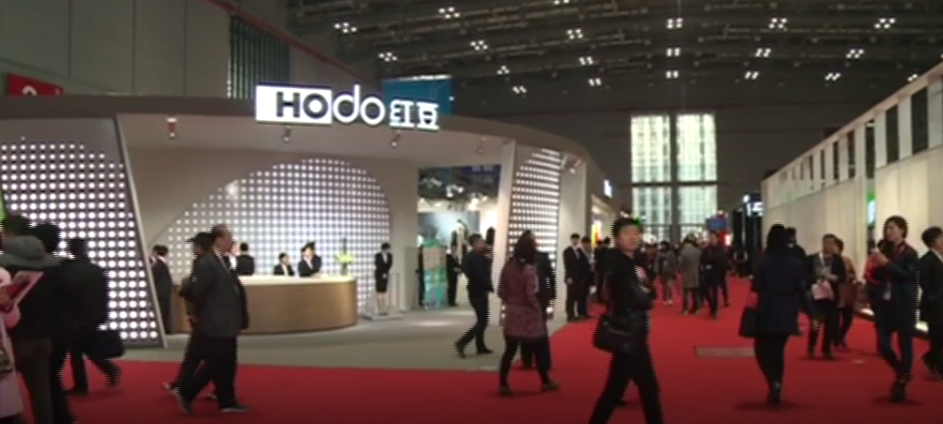 服博會(huì)上，“智慧紅豆”關(guān)注度“爆表”